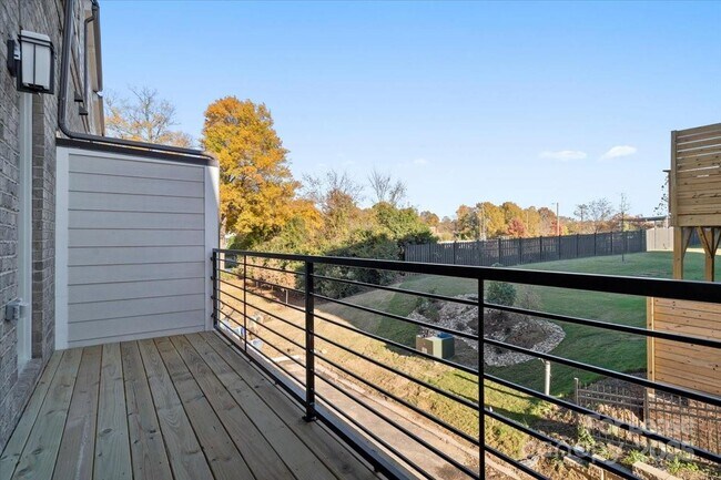 Building Photo - 12147 Brooklyn Ave