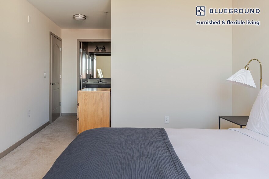 Building Photo - 7001 Sunne Ln