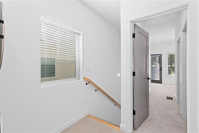 Building Photo - 1438 Walker Pl SE