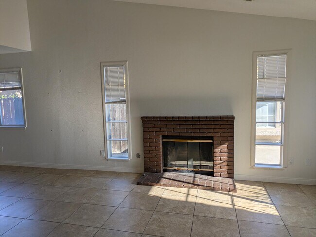 Building Photo - 8730 Sandhill Dr