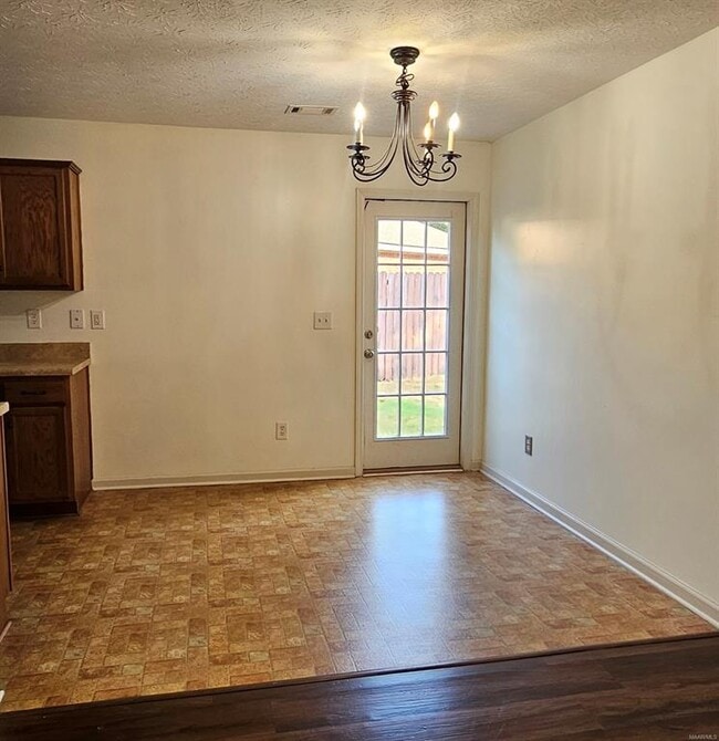 Building Photo - 740 Buena Vista Loop