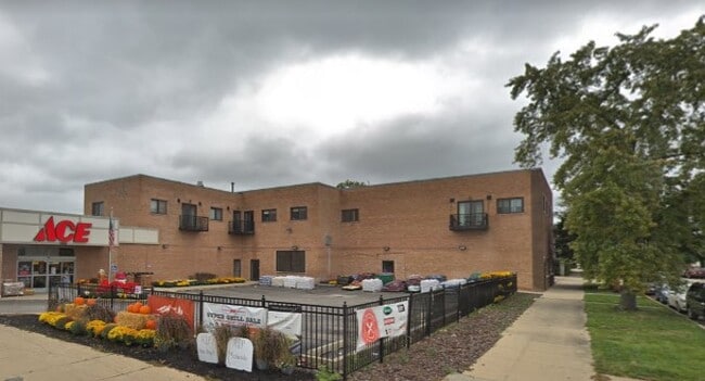 Building Photo - 5911 N Northwest Hwy