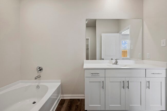 Building Photo - 15631 Plum Brk Dr