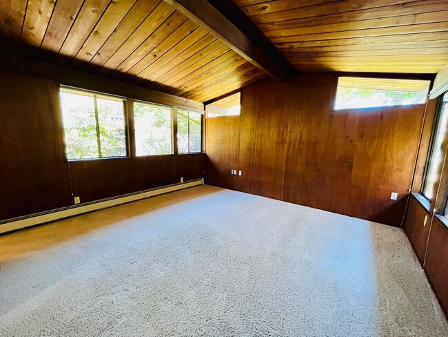 Building Photo - Stunning 4 Bed 2 Bath Eichler near Midtown...