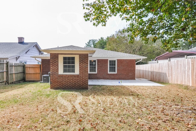 Building Photo - Enjoy living the good life in this 3 bedroom, 2.5 bathroom home