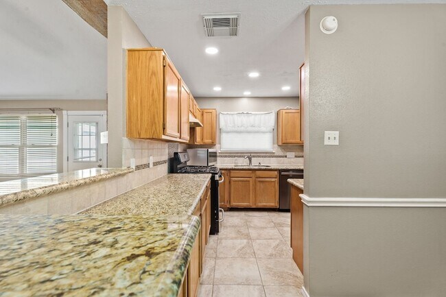 Building Photo - 3877 Pecan Cir