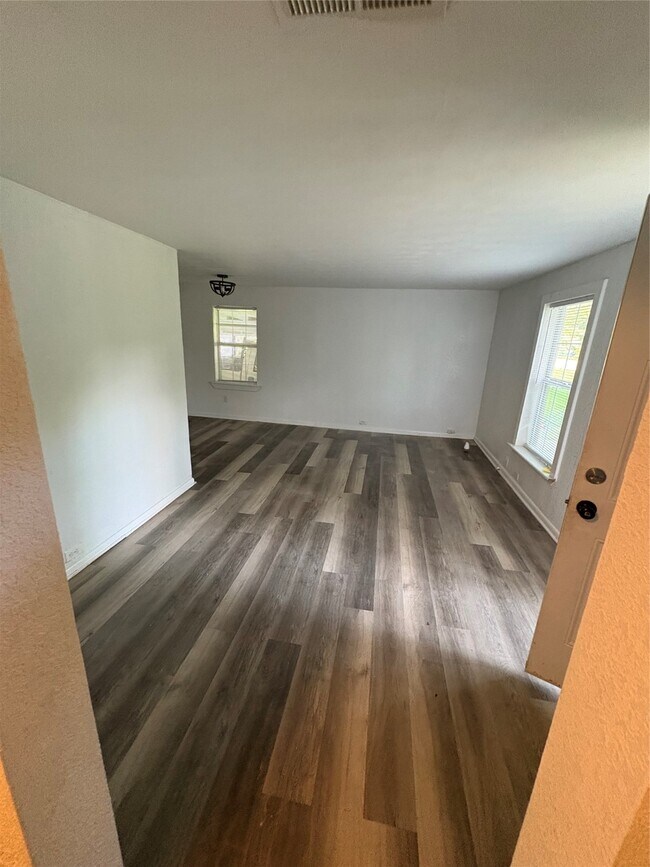 Building Photo - 5717 Eunice St