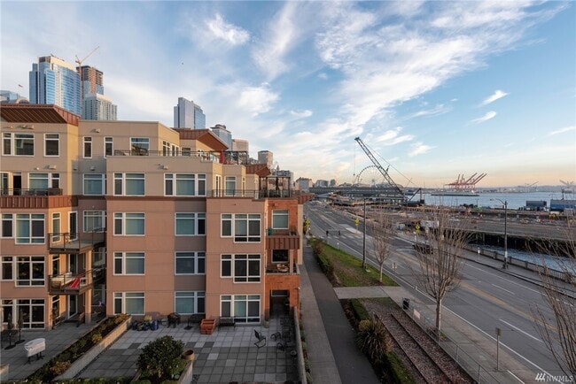 Building Photo - 1900 Alaskan Way