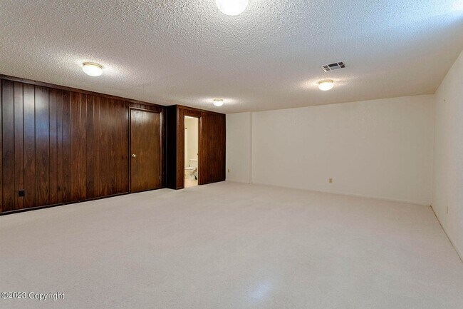 Building Photo - 909 Indian Hills Dr