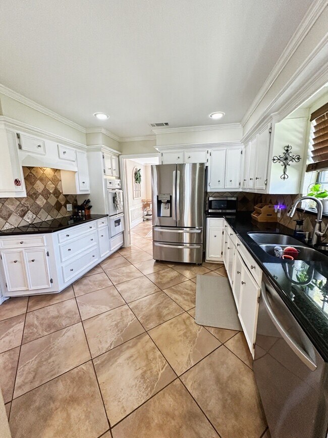 Building Photo - 3934 Cypress Lake Dr