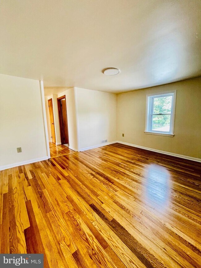 Building Photo - 288 Oxford Rd