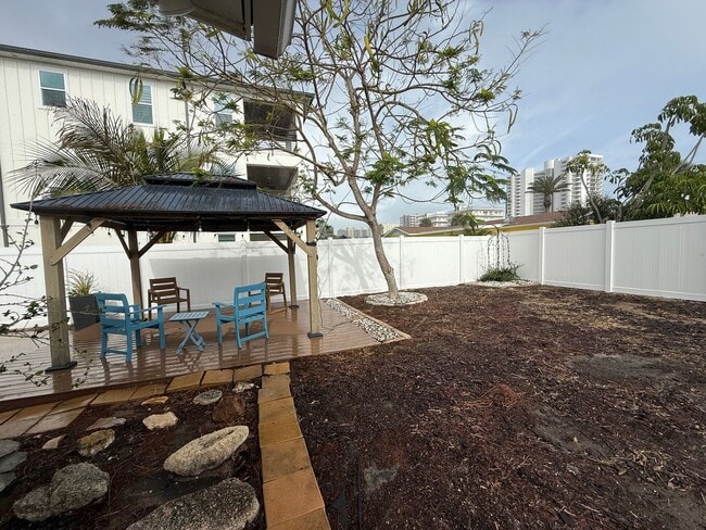 Building Photo - Updated 2 Bedroom 2 Bathroom House