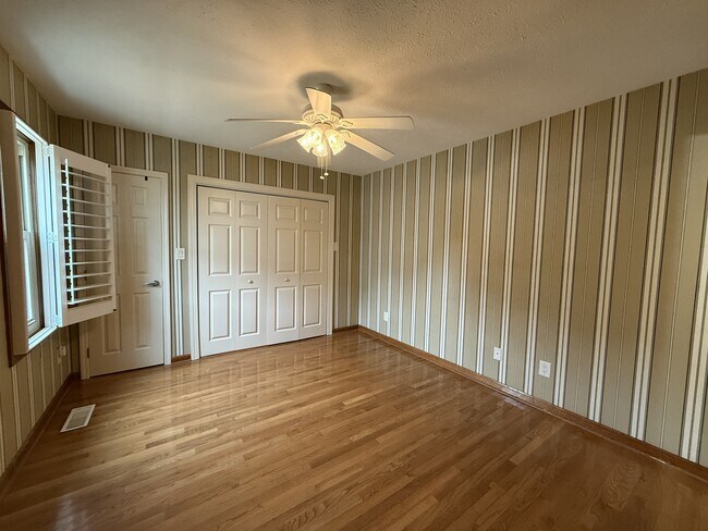 Building Photo - 4016 Fairway Lakes Dr