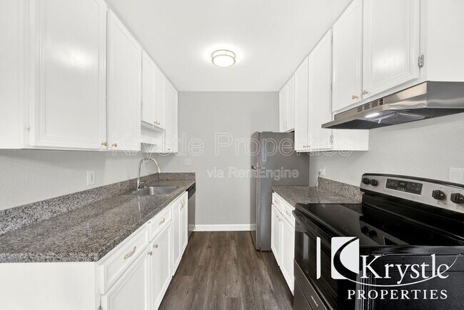 Building Photo - 1060 Oak Grove Rd