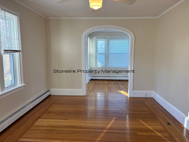 Building Photo - 550-552 Wayland Avenue