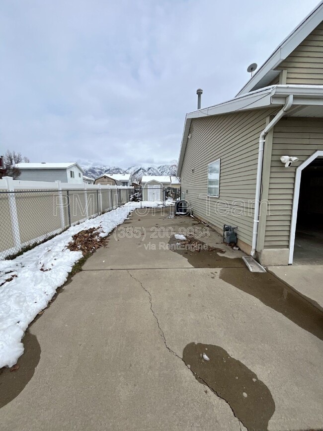 Building Photo - 1820 N 285 W