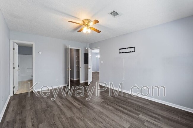 Building Photo - 410 Tracewood Pl