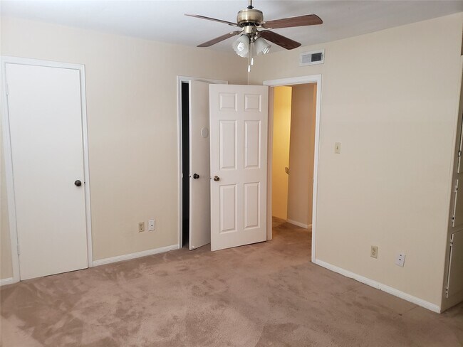 Building Photo - 14333 Memorial Dr