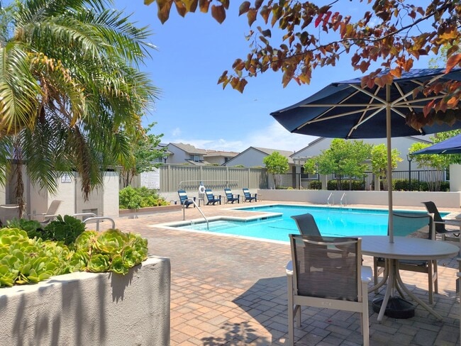 Building Photo - Rarely Available, Single-story, 2Bd 2Ba re...