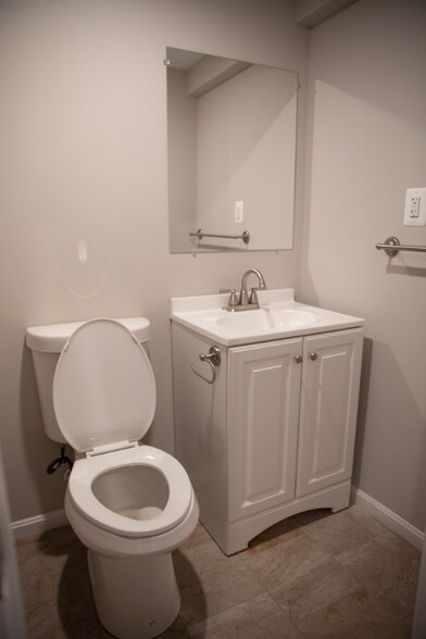 Building Photo - 1937 Jasmine Rd