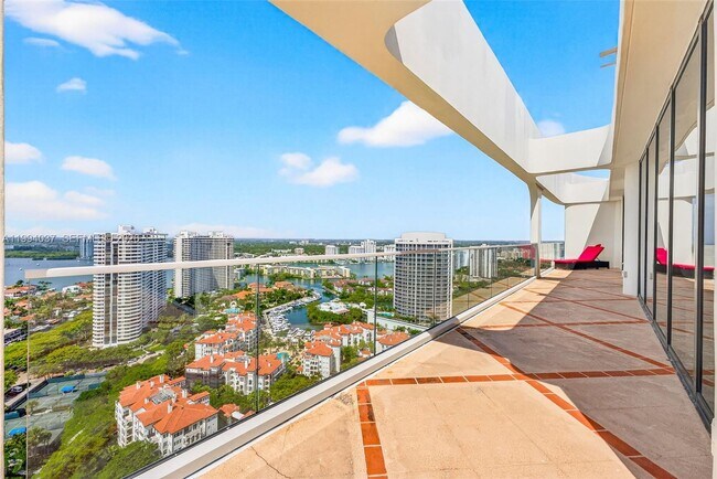 Building Photo - 2800 Island Blvd