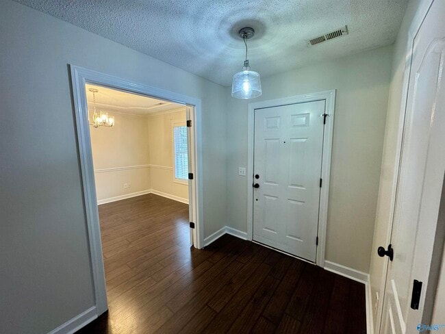 Building Photo - 113 Edgebrook Dr