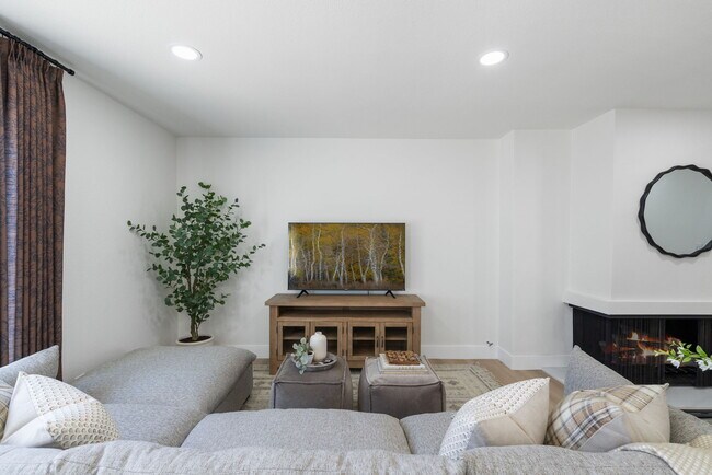 Building Photo - 2636 Vista Del Oro