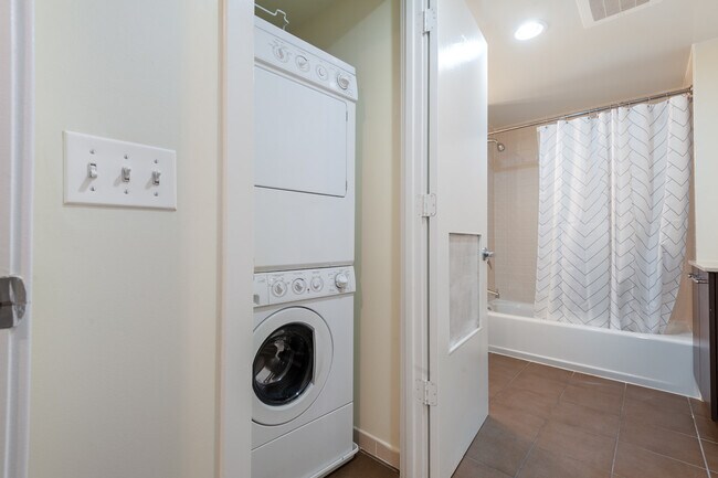 Building Photo - 1100 First St SE