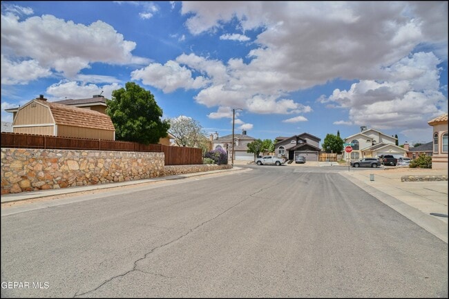 Building Photo - 3140 Tierra Encino Dr