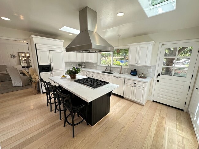 Building Photo - 4 Bed 4.5 Bath, Beautiful Home With Pool A...