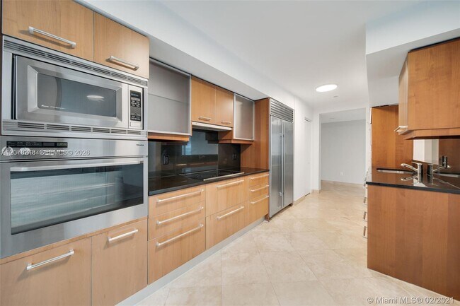 Building Photo - 1331 Brickell Bay Dr