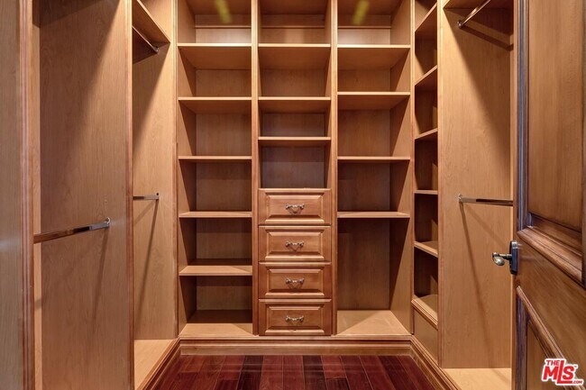 Building Photo - 6127 Rhodes Ave