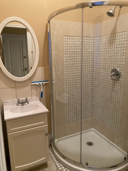 Building Photo - 1800 W 21st Plz