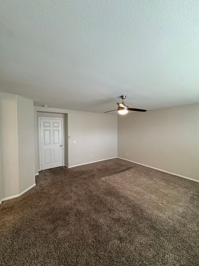 Building Photo - Spacious Lakeview Home with Loft & Community Amenities