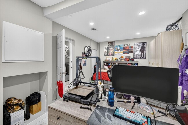 Building Photo - 1570 NE 30th Pl