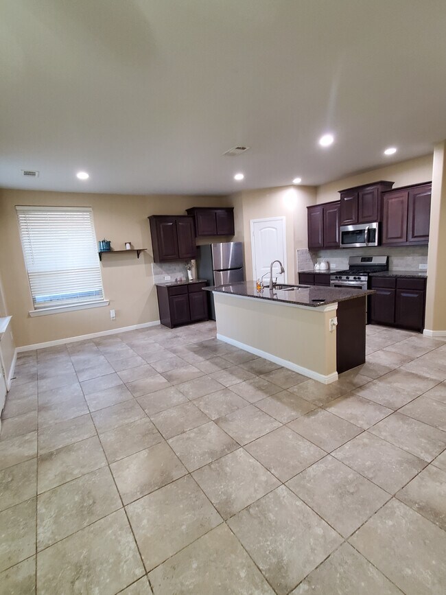 Building Photo - 103 Shadow Mountain Dr