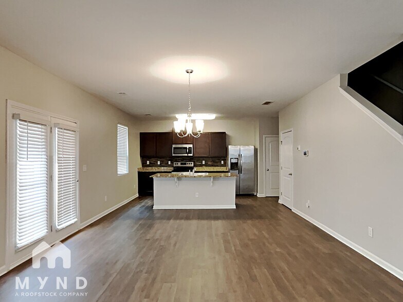 Building Photo - 404 Lake Ridge Ln
