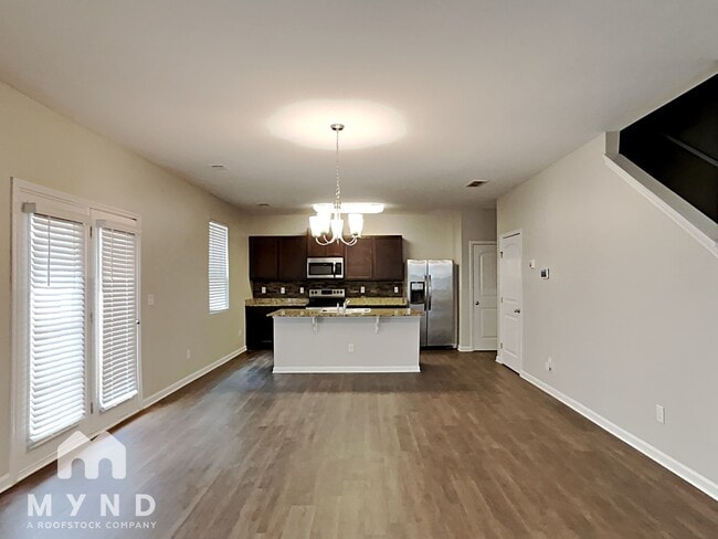 Building Photo - 404 Lake Ridge Ln