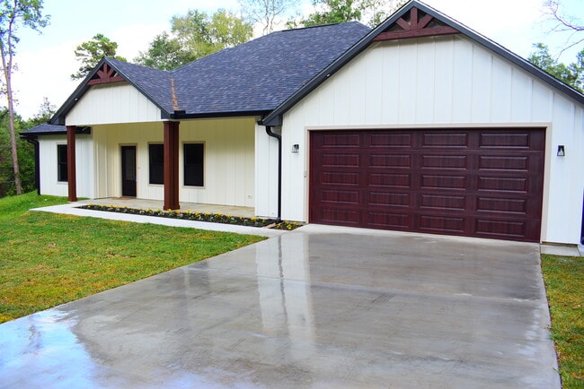 Building Photo - 2713 Sullivan Dr