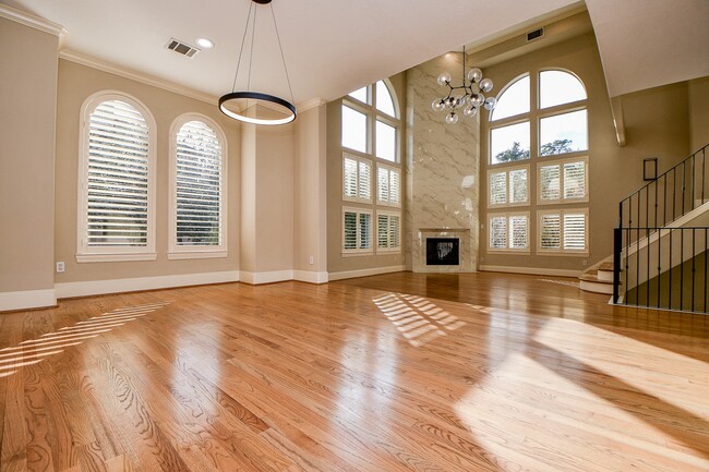 Building Photo - 2094 Brentwood Dr