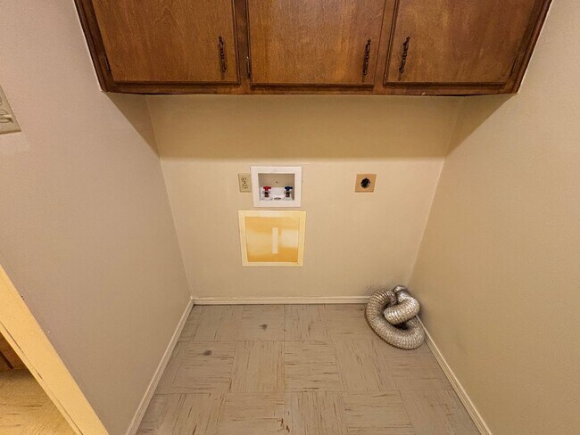Building Photo - 311 N Joplin, Apt 1-7