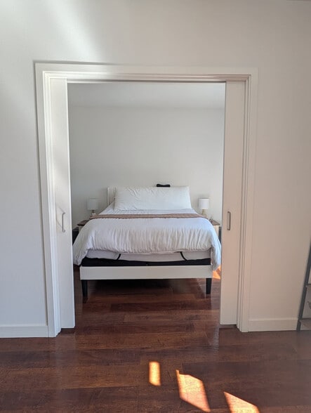 Building Photo - 355 Berry St