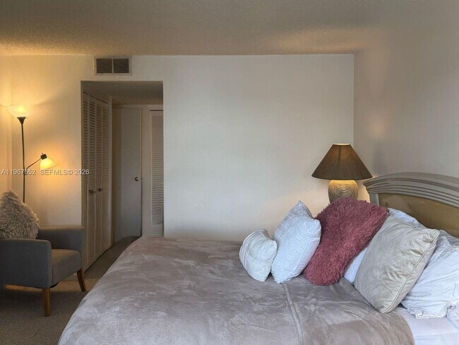 Building Photo - 18151 NE 31st Ct