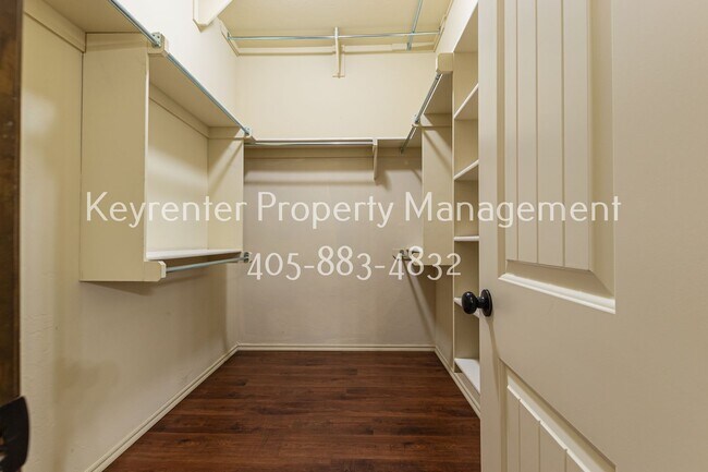 Building Photo - 2405 SW 138th St