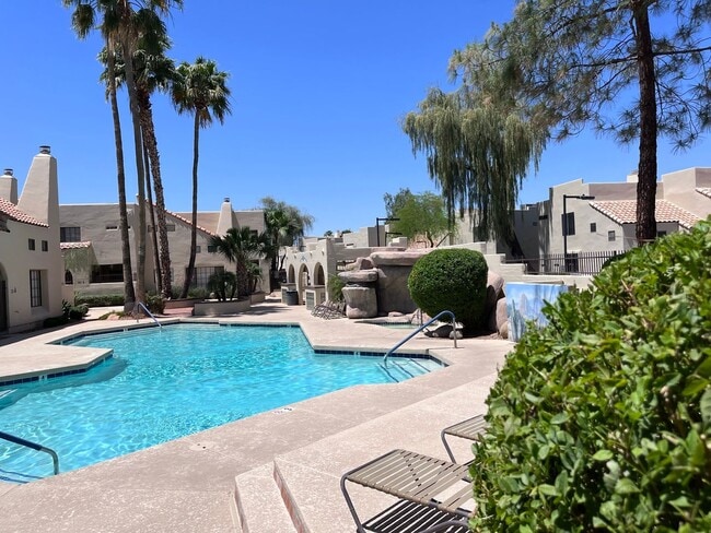 Building Photo - COMING SOON! 3 bed 3 bath Town house with ...