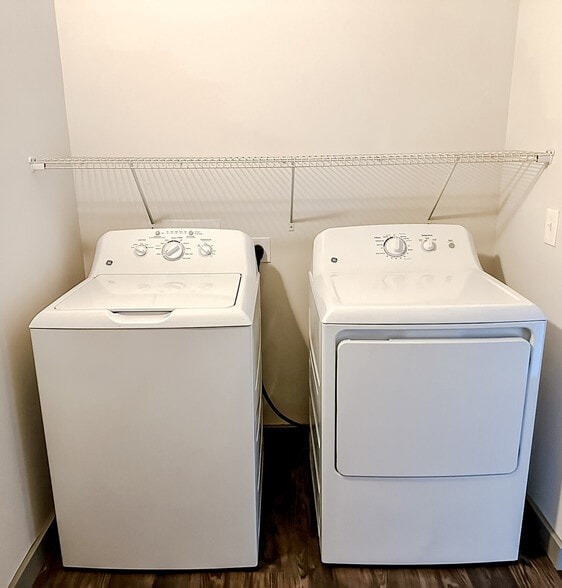 Building Photo - 111 E 4th St