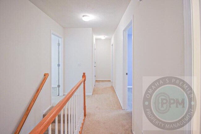 Building Photo - Deposit Special: $500 off rent! Beautiful ...