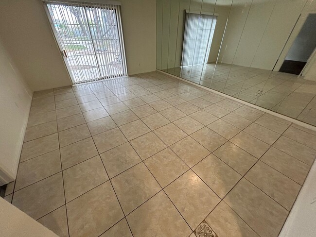 Building Photo - MOVE IN SPECIAL WITH THIS BEAUTIFUL 2 BEDROOM 2 BATHROOM CONDO IN GATED COMMUNITY