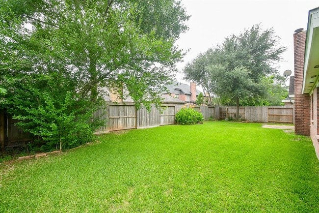 Building Photo - 2915 Pepperwood Dr