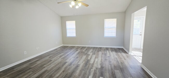 Building Photo - 1005 Lamar Ct